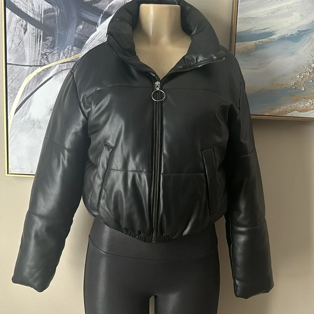 Aqua Women’s Faux Leather Short Puffer Coat size XS - Picture 5 of 8